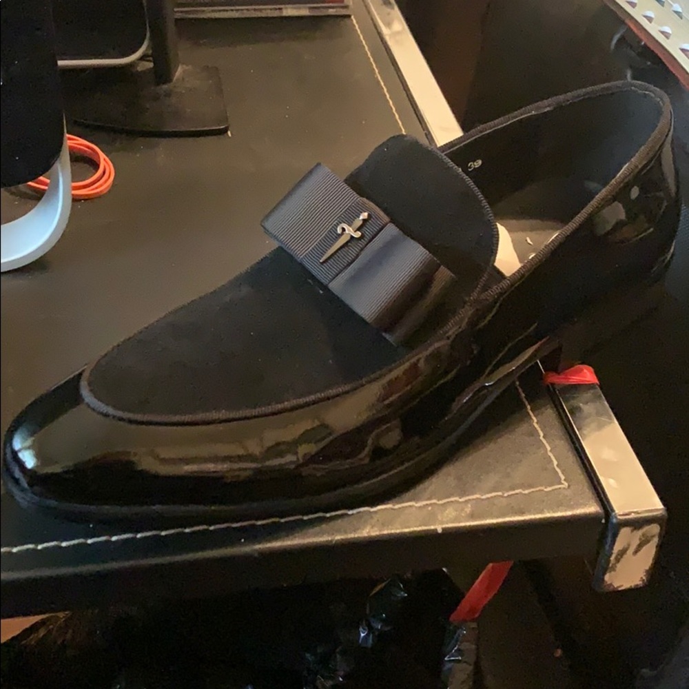 Brand new Patient leather dress show with bow.